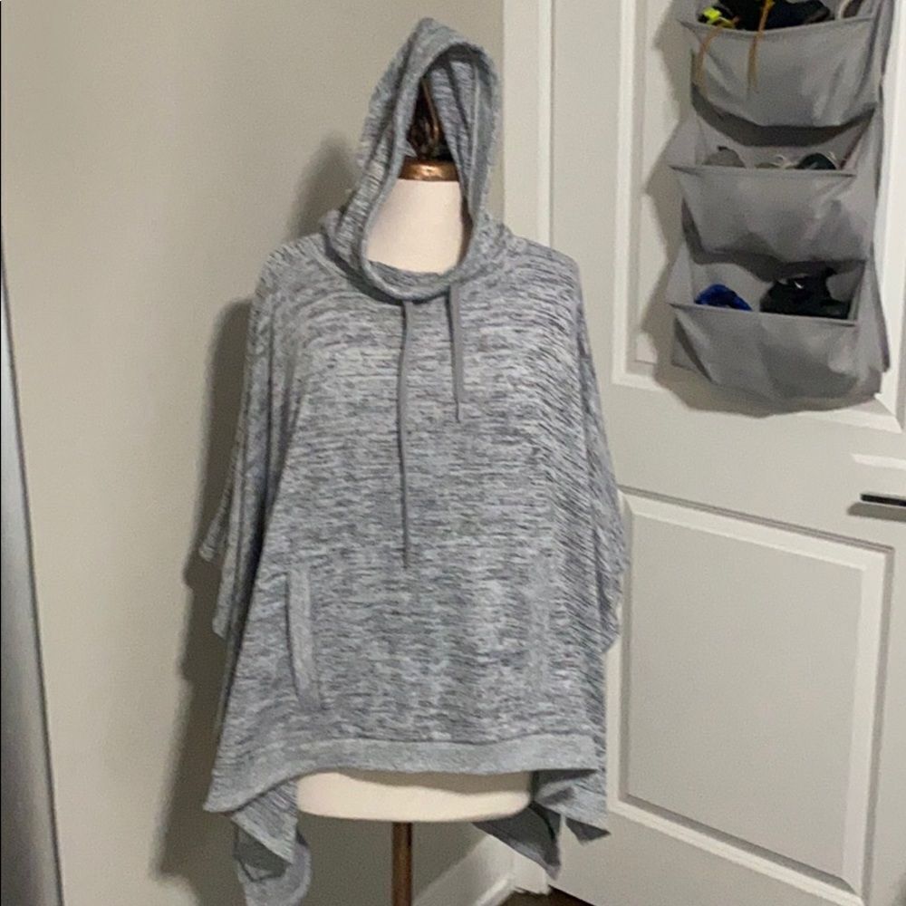Athleta Blissful Poncho Hoodie size M EUC grey‎